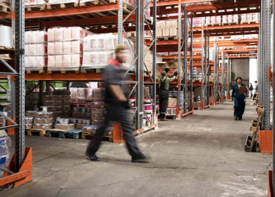 The-Differences-in-Automating-Brownfield-and-Greenfield-Distribution-Centers--1024x683 (2)