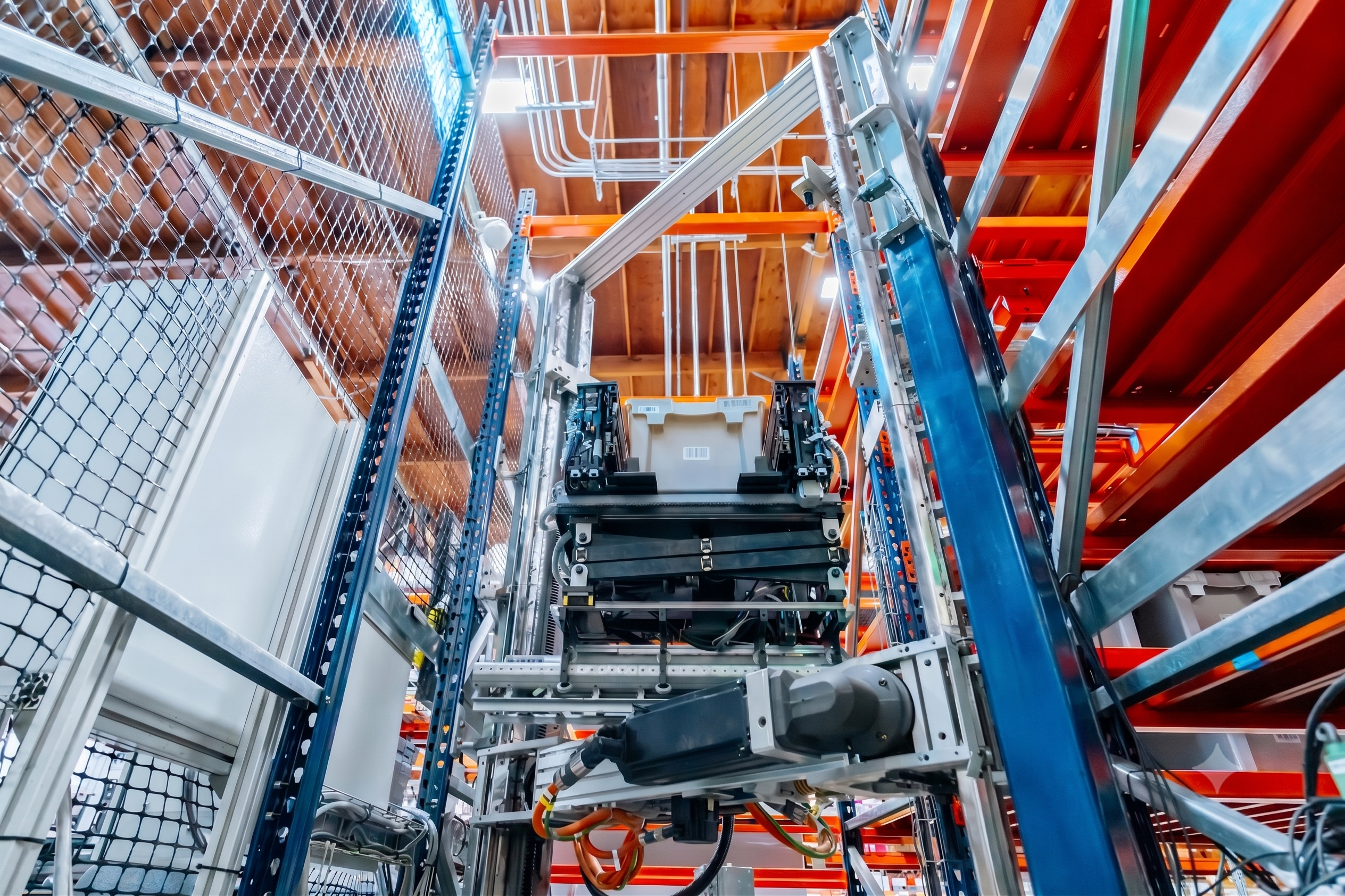 Carte+ automation system operating within existing warehouse racks